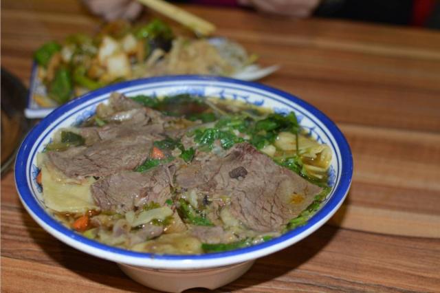 舌尖上的河北|郭德綱最愛的河北美食,保定特產牛肉罩餅!