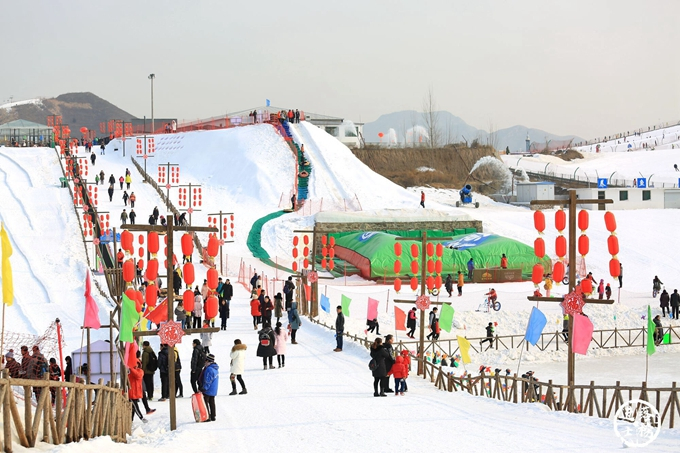 狼牙山冰雪季，俄羅斯美女賽場展風(fēng)采